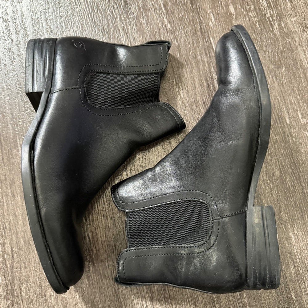 Born Kerri Black Leather Chelsea Ankle Boots Womens 7.5 M Low Heel - Picture 2 of 8